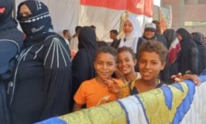 احتشاد المواطنين أمام لجان مدرسة أحمد شعبان بالطالبية مع الساعات الأولى للتصويت.. والسيدات يتصدرن المشهد..صور