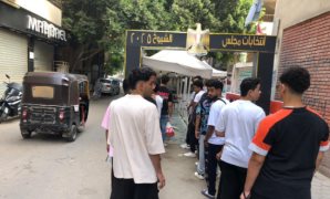الشباب فى صدارة طوابير انتخابات مجلس الشيوخ بالزيتون لليوم الثانى.. صور