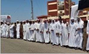 احتشاد المواطنين أمام لجان مدرسة أحمد شعبان بالطالبية مع الساعات الأولى للتصويت.. والسيدات يتصدرن المشهد..صور