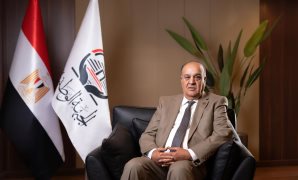 الرئيس السيسى يجتمع بوزير الاتصالات والمسلمانى ومحسن عبد النبى ويوجه بضرورة حماية تراث الإذاعة والتلفزيون وتحويل جميع الأشرطة إلى وسائط رقمية.. وإعداد الموقع العالمى لإذاعة القرآن الكريم لحفظ تراث القراء