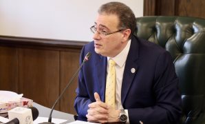 النائب السيد شمس الدين يحذر: نزيف الأطباء يهدد الأمن الصحى الوطنى.. ويطالب بخطة عاجلة من الحكومة