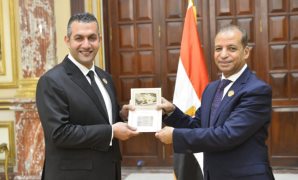 شروط تقويم أداء الموظفين بالجهاز الإداري للدولة وإجراءات التظلم    