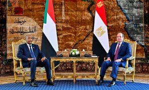 الرئيس السيسى يستقبل رئيس محلس السيادة والسودانى ويشيد بعلاقات البلدين الأخوية
