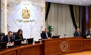 رئيس الوزراء يرأس اجتماع مجلس المحافظين