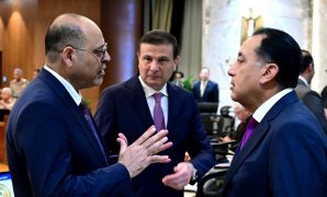 وجه رمسيس يرى الشمس فى ظاهرة تعامد معبد أبو سمبل.. معجزة فلكية خالدة تتجدد مرتين كل عام لمدة 20 دقيقة على قدس الأقداس.. 3000 سائح من جميع دول العالم يحرصون على مشاهدة الحدث.. صور
