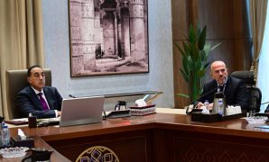 الرئيس السيسى أمام الحدث الاقتصادي المصاحب للقمة المصرية الأوروبية الأولى بحضور 300 من رؤساء وممثلي أكثر من 60 شركة أوروبية: مصر ملتزمة بإحراز تقدم فى مسيرتها التنموية.. وأدعوكم بالنظر إلى القاهرة كشريك إنتاجى