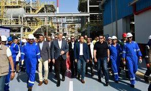 رئيس الوزراء يفتتح مشروع استرجاع الغازات بشركة "النصر للبترول" 