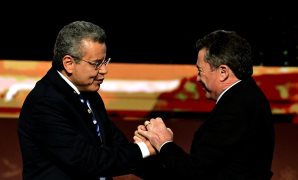 "محكمة الأسرة" تتصدى للعجز الوارد بنص المادة 20 من المرسوم بقانون رقم 25 لسنة 1929.. والسبب عدم وضع حداً وميقاتاً لإلتزام "الأم" بتنفيذ حكم الرؤية.. وتُلزم "الإبن" برؤية "والده" طالما تخطى سن المخاصمة القضائية