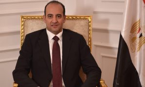 رئيس الوزراء يؤكد لرئيس مجلس القيادة الرئاسى اليمنى دعم مصر للحكومة الشرعية فى عدن