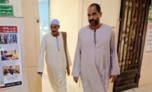 مواطنين يدلون بأصواتهم بانتخابات النواب