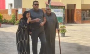 زوجان فى السبعين يشاركان فى الانتخابات بالجيزة