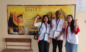 متابعو ائتلاف نزاهة في إحدى اللجان الانتخابية