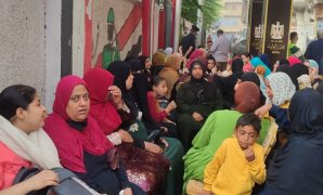 توافد الناخبين على لجان الدقى قبل بدء التصويت فى انتخابات النواب.. صور