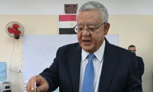 مفتى الجمهورية يدلى بصوته فى انتخابات النواب ويؤكد: التزام وطنى وتكليف شرعى