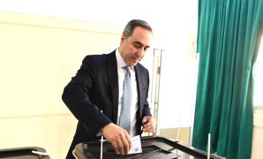 حنفي جبالي يدلي بصوته في انتخابات مجلس النواب