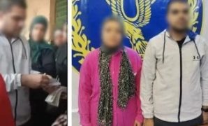 مسنة تصطحب جيرانها للتصويت بانتخابات النواب بمصر الجديدة