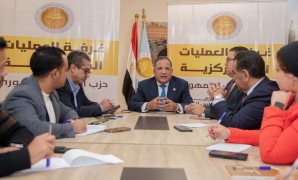 التصويت فى لجان منشأة القناطر بالجيزة فى الدوائر الملغاة بانتخابات النواب