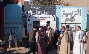 حضور لافت للسيدات.. إقبال كثيف للناخبين على لجان منشأة القناطر باليوم الثاني لانتخابات النواب