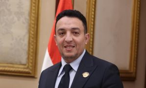 كلاكيت تانى مرة.. "الشيوخ" يحسم شروط عضوية نقابة المهن الرياضة.. الحكومة تنجح فى أول اختبار لإعادة المداولة بعد جدل واسع تحت القبة.. فوزى: نشهد إدارة ديمقراطية.. وبرلمانى: الحكومة أثبتت إنها "صاحية ودارسة كويس"