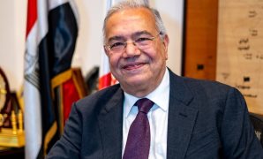 رئيس الوزراء يؤكد أهمية التنسيق مع الجهات المصنعة لتلبية احتياجات السوق المحلية