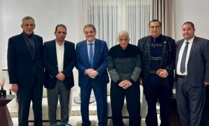 نحو تنظيم قانوني لـ"مزارع الضغطات الإلكترونية".. الصين أول من ابتكرتها لزيادة التفاعلات أو التقييمات المزيفة على منصات التواصل الاجتماعي.. وأمريكا وأنجلترا أول المتضررين.. ومصر واجتها بتشريعات صارمة