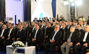 نحو تنظيم قانوني لـ"مزارع الضغطات الإلكترونية".. الصين أول من ابتكرتها لزيادة التفاعلات أو التقييمات المزيفة على منصات التواصل الاجتماعي.. وأمريكا وأنجلترا أول المتضررين.. ومصر واجتها بتشريعات صارمة