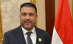 الحكومة توزع على الوزراء الجدد كتيب توثيقي لواقع كل وزارة ودعم عملية صنع القرار وتمكين الوزراء من مباشرة مهامهم