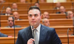 رئيس الوزراء يتفقد طائرة Airbus A350-900 بعد انضمامها لأسطول مصر للطيران 