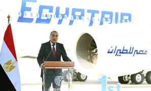 رئيس الوزراء يتفقد طائرة Airbus A350-900 بعد انضمامها لأسطول مصر للطيران 