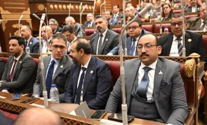 أيمن محسب: التصعيد العسكرى يحمل تداعيات مباشرة وسريعة على أسواق المال والطاقة