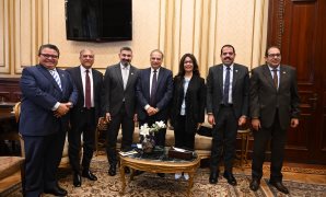 الغيرة القاتلة.. عندما يتحول قفص الزوجية إلى زنزانة انفرادية ومحكمة الأسرة هى الملاذ.. قصص واقعية لزوجات دفعن ثمن الحرية خلعا للهروب من جحيم الشك.. وروشتة لإنقاذ البيوت من "خناق الغيرة"