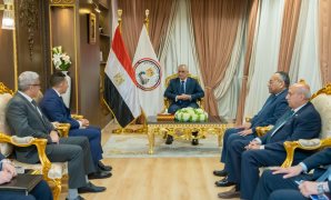  وزير الانتاج الحربي يبحث مع "تاليس" موضوعات التعاون في مجالي الإلكترونيات والاتصالات العسكرية