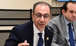 وزير الخارجية يسلم 1000 طن من المساعدات الإغاثية خلال زيارته لبيروت