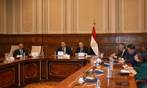 المرور يواجه الرياح المثيرة للأتربة.. طوارئ بغرف العمليات وكاميرات منتشرة لرصد المعوقات على الطرق.. التنسيق مع هيئة الأرصاد لمعرفة حالة الطقس.. وتخصيص خطوط ساخنة للإبلاغ عن الحوادث