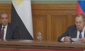 وزير الخارجية فى مؤتمر مع نظيره الروسى: الرئيس السيسى يقود جهودًا مكثفة لإبعاد شبح التصعيد عن المنطقة.. المشروعات الروسية فى مصر مثال لقوة العلاقات الاستراتيجية.. ولافروف: نثمن جهود مصر لحفظ الهدنة فى قطاع غزة