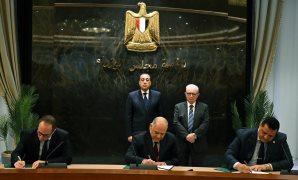 مشروع قانون ثالث للأسرة فى طريقه إلى البرلمان.. الحكومة توصى بدمج التشريعات فى قانون واحد.. تشكيل لجنة مشتركة لمناقشة مشروع الأحوال الشخصية والوصول لصياغة متوازنة.. والحكومة: التشريعات حظيت بتوافق مجتمعى