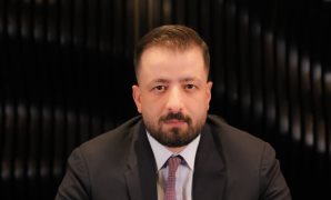 الشيوخ يناقش تطوير مصر للطيران لتعزيز قدرتها التنافسية إقليميًا وعالميًا