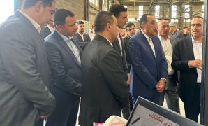 النقض تضع شرطين لفصل الموظف حال تعاطيه المخدرات.. الأول: حال وجد أثناء ساعات العمل في حالة سُكر بَيِّنٍ في مكان العمل.. والثانى: إذا كان متأثرا بما تعاطاه من مادة مخدرة.. والمادة 69 من قانون العمل حسمت النزاع