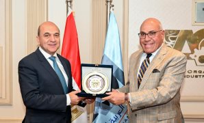 حبس لعدم سداد النفقة.. ماذا لو تم حبس الزوج 30 يوم هل بذلك ينتهى الأمر؟.. المشرع أجاز تفعيل المادة 293 عقوبات في مرحلة ما بعد تنفيذ حكم الحبس.. وحال استمر ممتنع يتم الحكم عليه.. وخبير يُجيب عن الأسئلة الشائكة