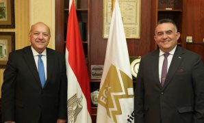 الرئيس السيسى يصدّق على قانون باستمرار الدورة النقابية لمدة 6 أشهر
