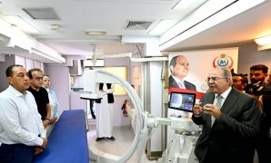رئيس الوزراء يتفقد الوحدة المتنقلة للتدخلات القلبية والعصبية وعلاج السكتات الدماغية بمستشفى رأس الحكمة 