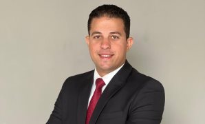 واشنطن توقف التفاوض مع إيران وتنتقل لخنقها تدريجيًا.. ودونالد ترامب يطالبها بالاستسلام.. والأخيرة تؤكد عدم تراجعها.. الإمارات توقف الأنشطة التجارية مع الدولة الإيرانية.. وطهران تنفى إطلاق صواريخ عليها
