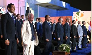 رئيس الوزراء يلتقي رئيس مجلس إدارة والرئيس التنفيذي لشركة «أكور» الفرنسية