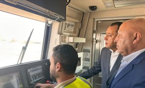 رئيس الوزراء يتفقد مونوريل غرب النيل 