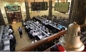 ساحة البورصة المصرية وشاشة المؤشرات