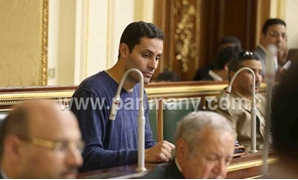  أحمد الطنطاوى مرتديا تى شيرت فى جلسة البرلمان
