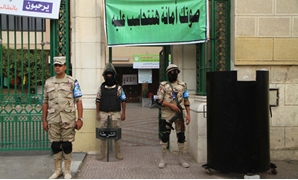 قوات الأمن أمام لجان الانتخابات