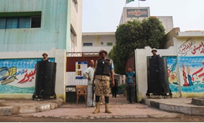 قوات الأمن أمام لجان الانتخابات