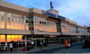  مطار لارنكا 