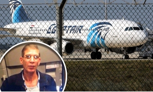 الطائرة فى مطار لارنكا ومختطف الطائرة